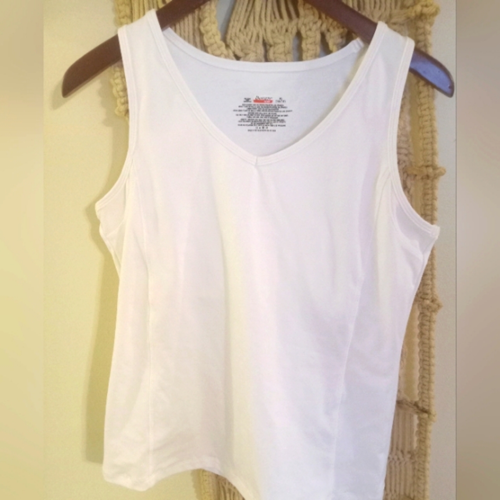 Danskin Activewear tank with built in bra shelf